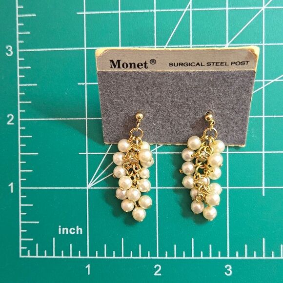 Vintage Monet Faux Pearl Cluster Pierced Surgical Steel Post Earrings VTG NEW - Picture 4 of 4